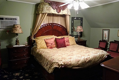 The Dickinson Room - Bed